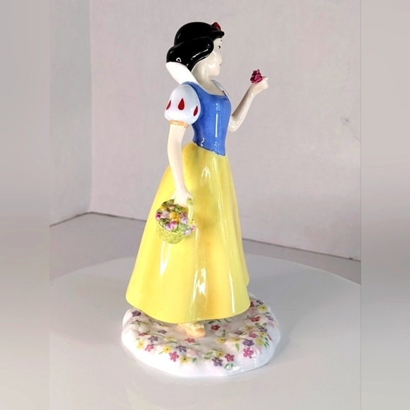 Royal Doulton Snow White Figurine - Picture 6 of 8